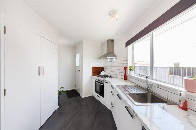 Photo of property in 3 Forbes Place, Kelvin Grove, Palmerston North, 4414