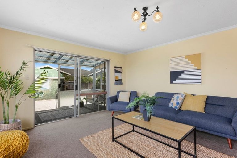 Photo of property in 2/136 Wainoni Road, Avondale, Christchurch, 8061
