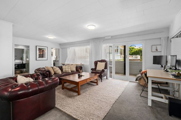 Photo of property in 24 Bridge View Road, Birkenhead, Auckland, 0626