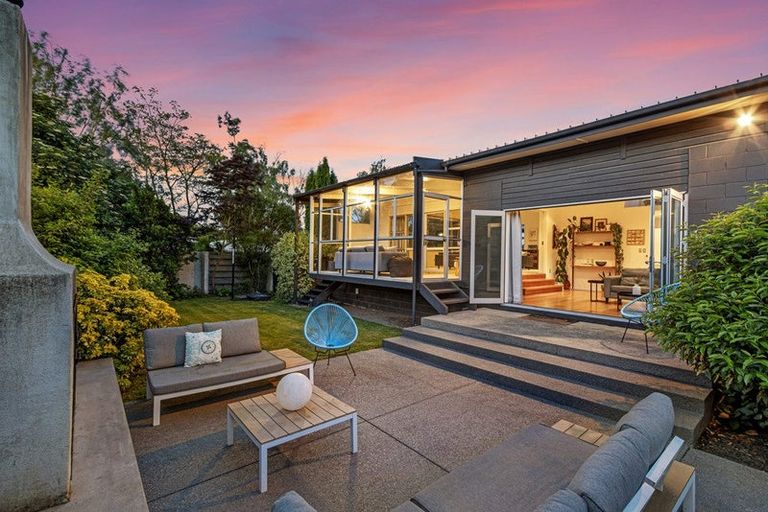 Photo of property in 1 Dunrobin Place, Avonhead, Christchurch, 8042