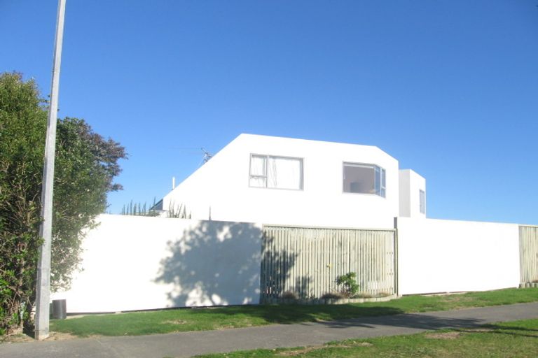 Photo of property in 40 Joseph Banks Drive, Whitby, Porirua, 5024