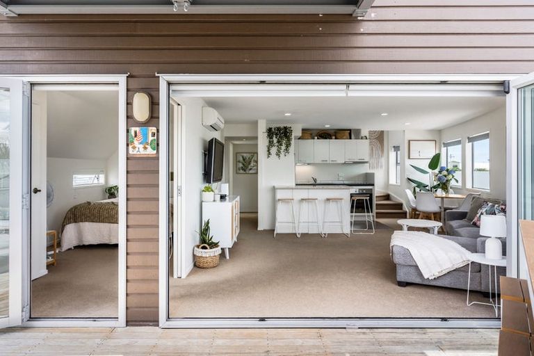 Photo of property in 306 Ocean Road, Whangamata, 3620