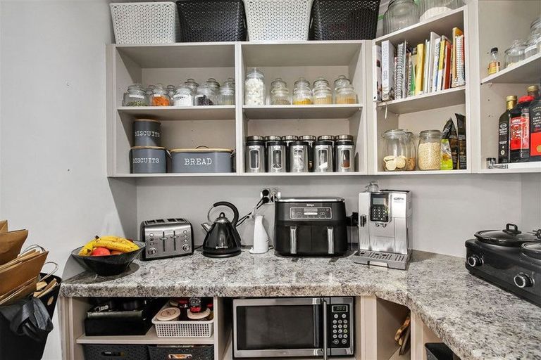 Photo of property in 8 Millbrook Drive, Waiuku, 2683