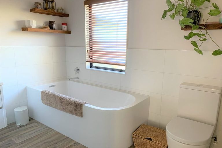 Photo of property in 3/3 Erewhon Place, Birkdale, Auckland, 0626