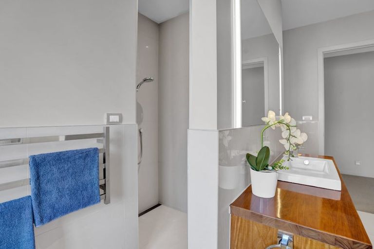 Photo of property in 1 Gleneagles Way, Waiwhakaiho, New Plymouth, 4312