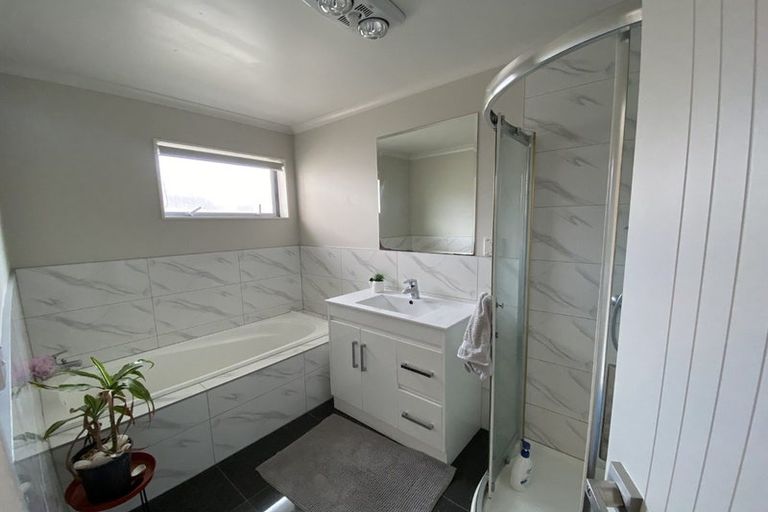 Photo of property in 18 Whekau Drive, Takanini, 2112