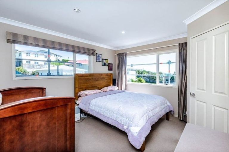 Photo of property in 40c Ruskin Road, Newlands, Wellington, 6037