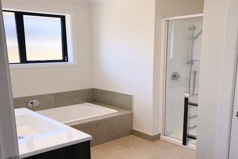 Photo of property in 8 Tapuhikura Street, Waikanae, 5036