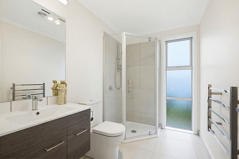 Photo of property in 13 Karearea Avenue, Kenepuru, Porirua, 5022