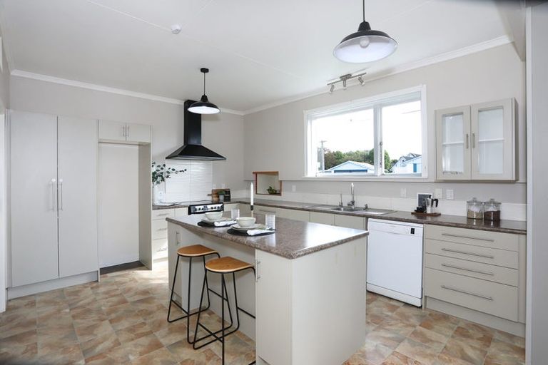 Photo of property in 40 Follett Street, Marton, 4710