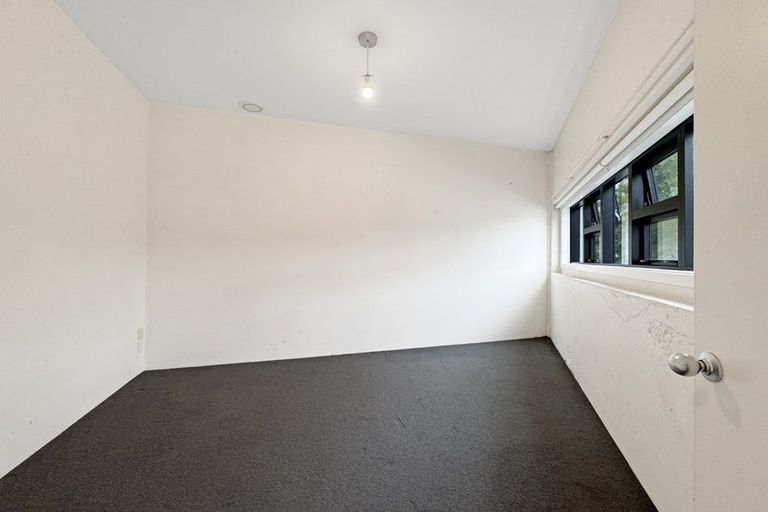 Photo of property in Endeavour Apartments, 19/125u Thorndon Quay, Pipitea, Wellington, 6011