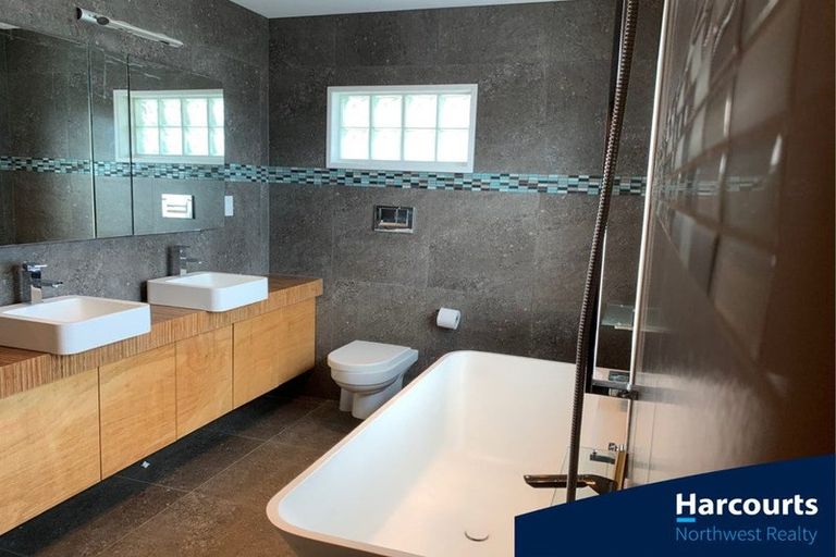 Photo of property in 148 Luckens Road, West Harbour, Auckland, 0618