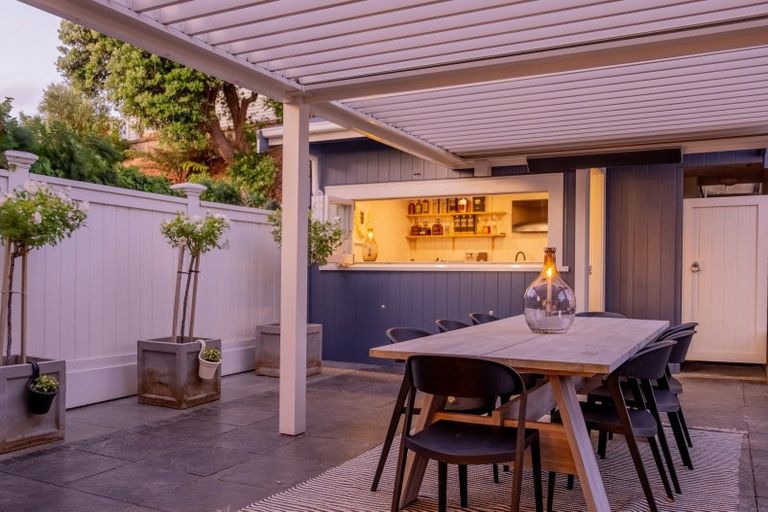 Photo of property in 2 Waitoa Road, Hataitai, Wellington, 6021