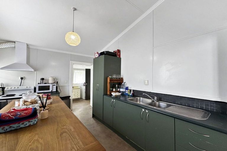 Photo of property in 11 Kelvin Street, Aramoho, Wanganui, 4500