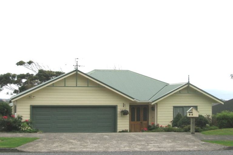 Photo of property in 42 Kakariki Grove, Waikanae, 5036