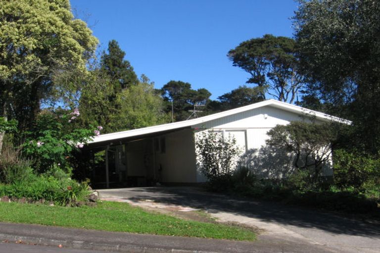 Photo of property in 49 Onedin Place, Titirangi, Auckland, 0604
