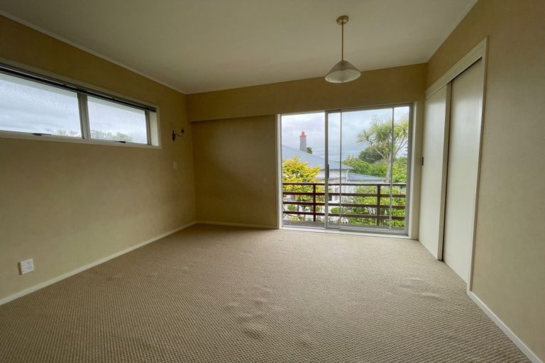 Photo of property in 5 Miltonia Avenue, Te Atatu South, Auckland, 0610