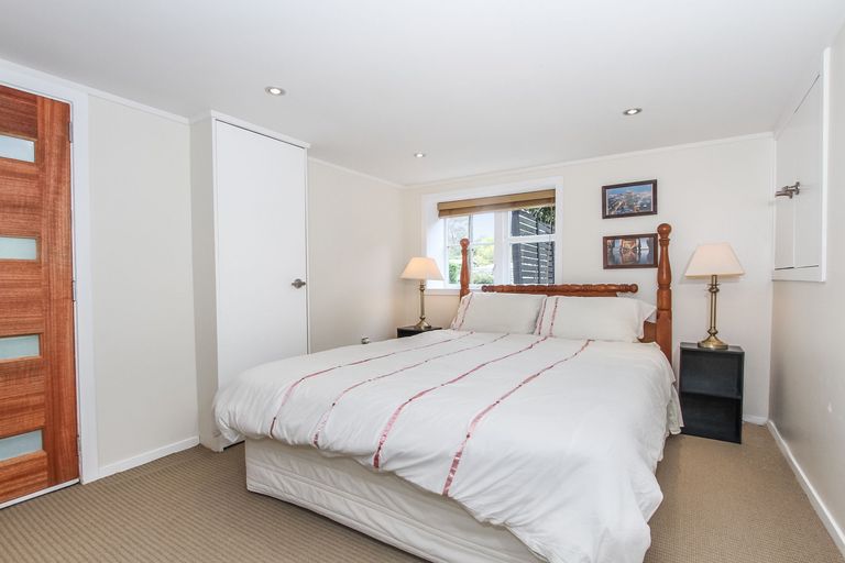 Photo of property in 10 Stottholm Road, Titirangi, Auckland, 0604