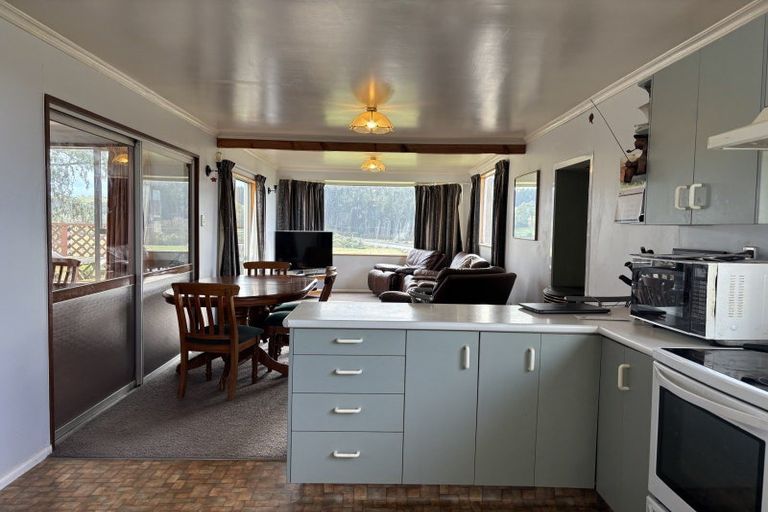 Photo of property in 16 Bay Road, Purakaunui, 9081