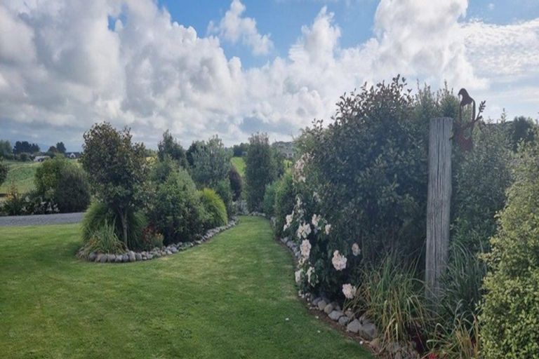 Photo of property in 9 Waipuna Grove, Levin, 5571