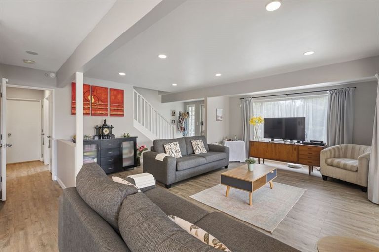 Photo of property in 40 Tyrico Close, Unsworth Heights, Auckland, 0632