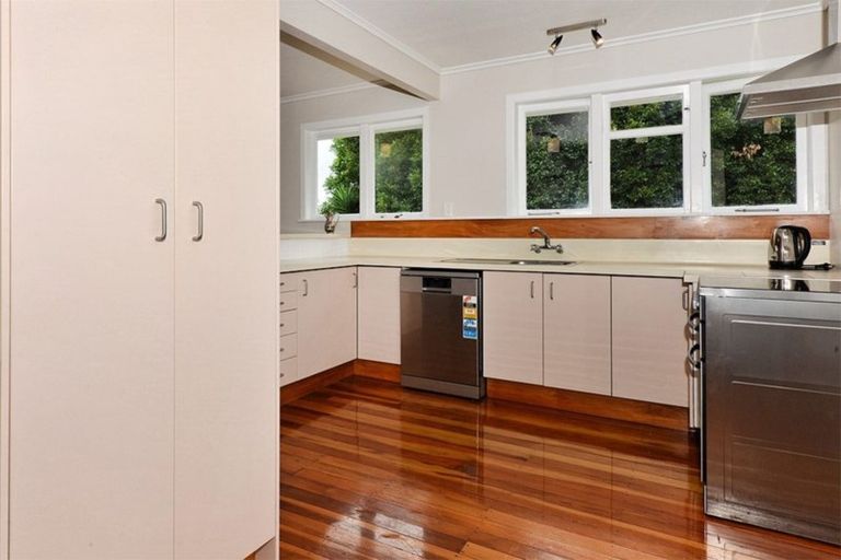 Photo of property in 25 Graham Avenue, Te Atatu Peninsula, Auckland, 0610