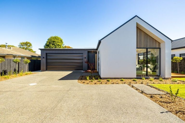 Photo of property in 120 Aorangi Road, Bryndwr, Christchurch, 8053