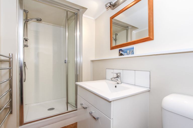 Photo of property in 10 Stottholm Road, Titirangi, Auckland, 0604