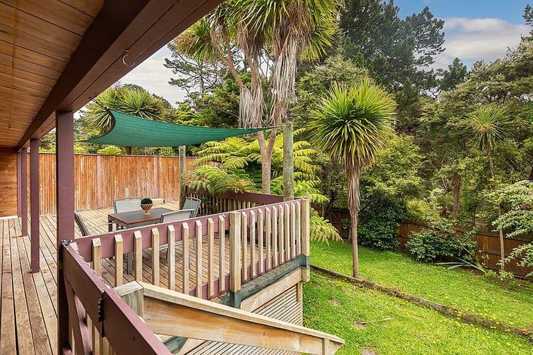Photo of property in 18 Kawaka Street, Titirangi, Auckland, 0604