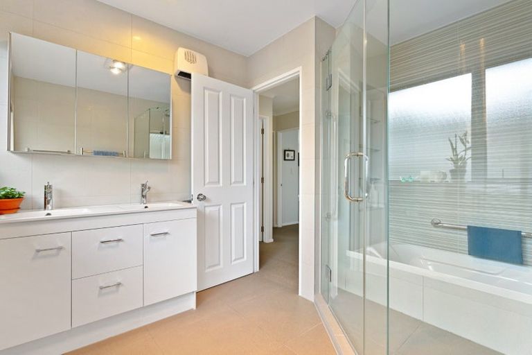 Photo of property in 9 Mohill Place, East Tamaki Heights, Auckland, 2016