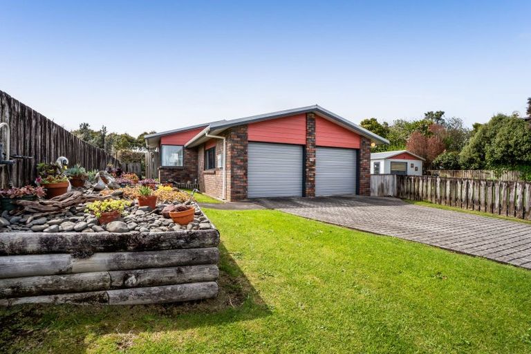 Photo of property in 16 Hussey Street, Oakura, 4314