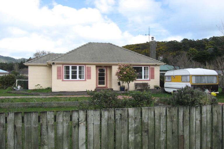 Photo of property in 79 Wellington Road, Wainuiomata, Lower Hutt, 5014