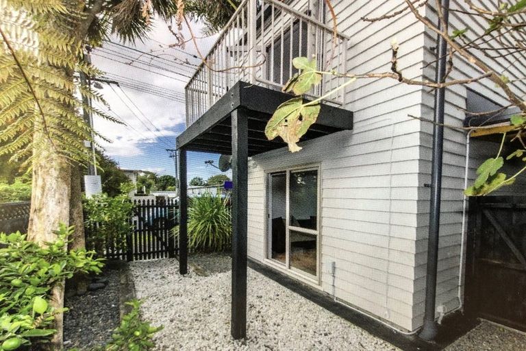 Photo of property in 1/4 Keeling Road, Henderson, Auckland, 0612