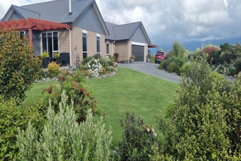 Photo of property in 9 Waipuna Grove, Levin, 5571