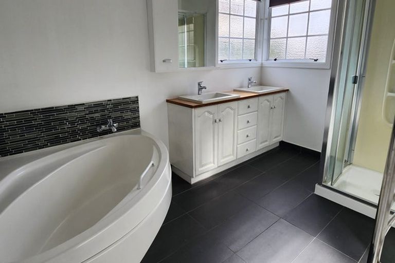 Photo of property in 38 Nui Mana Place, Te Atatu South, Auckland, 0610