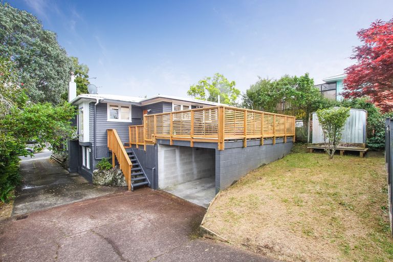 Photo of property in 10 Stottholm Road, Titirangi, Auckland, 0604