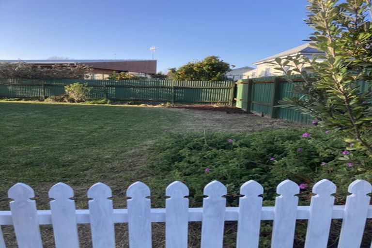 Photo of property in 2 Burness Road, Greenmeadows, Napier, 4112
