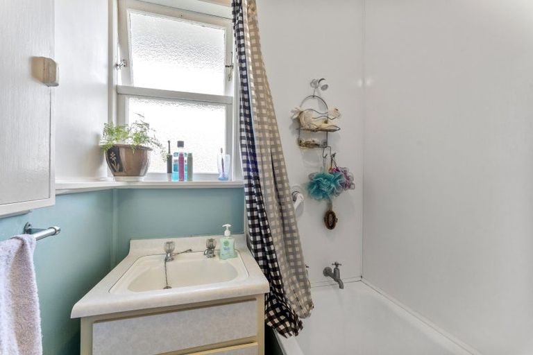 Photo of property in 19 Mazengarb Road, Paraparaumu Beach, Paraparaumu, 5032