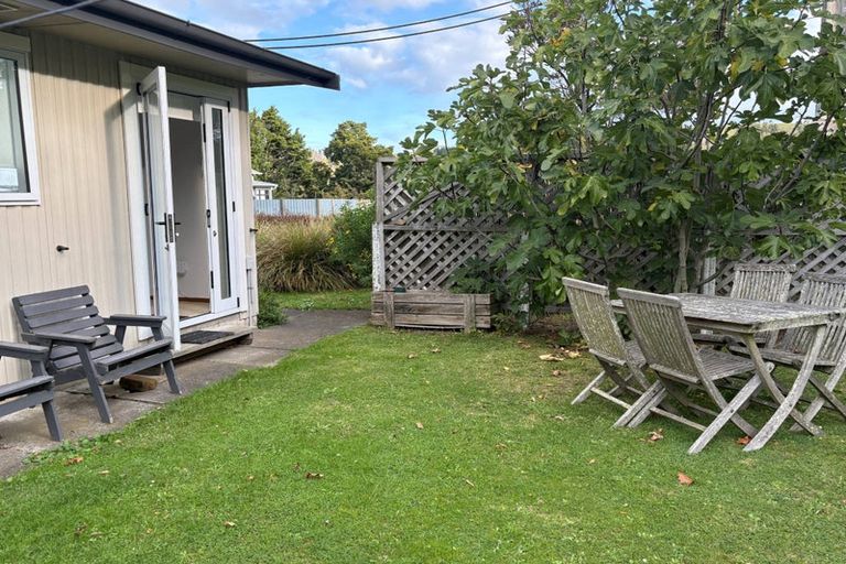 Photo of property in 1/2 Ruataniwha Street, Waipawa, 4210