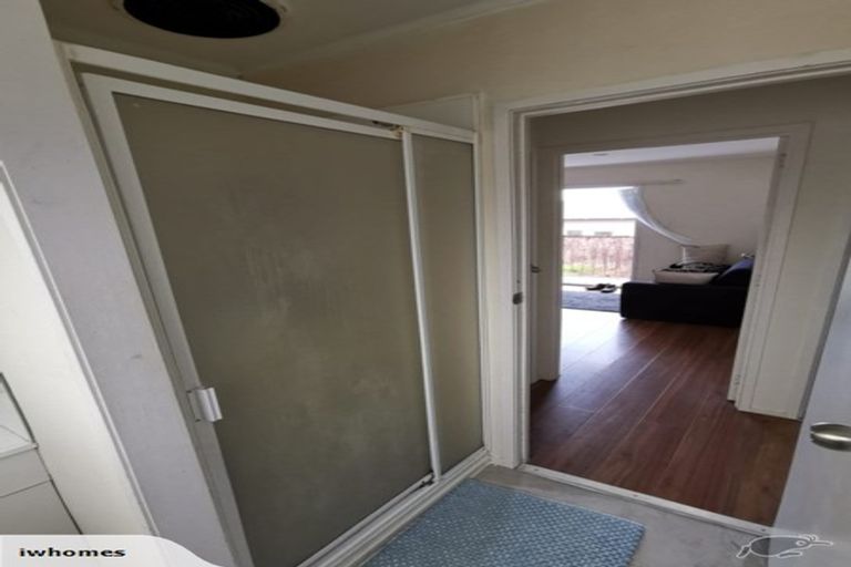 Photo of property in 3/6 Craigbank Avenue, New Lynn, Auckland, 0600