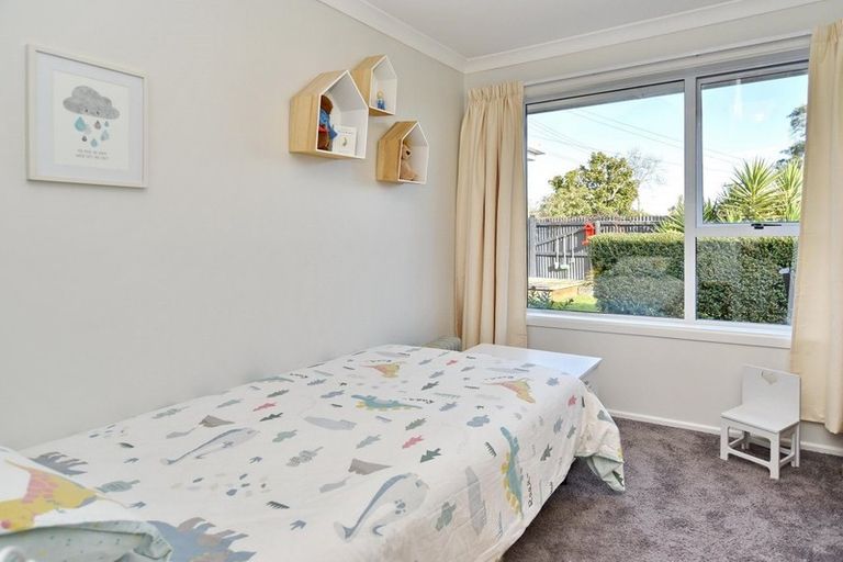 Photo of property in 11 Hannah Place, Redwood, Christchurch, 8051