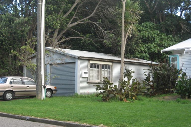 Photo of property in 10 Ames Street, Paekakariki, 5034