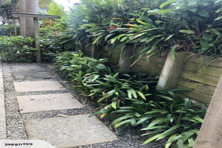 Photo of property in 4a/3 Corrella Road, Belmont, Auckland, 0622