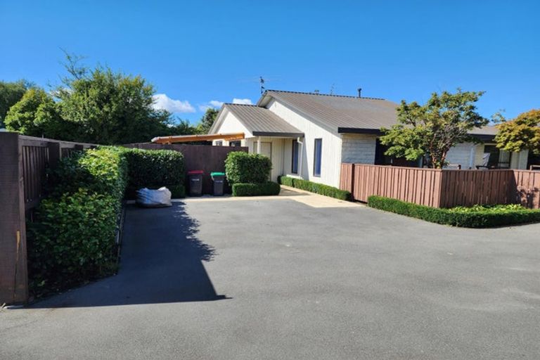 Photo of property in 12 Gatonby Place, Avonhead, Christchurch, 8042