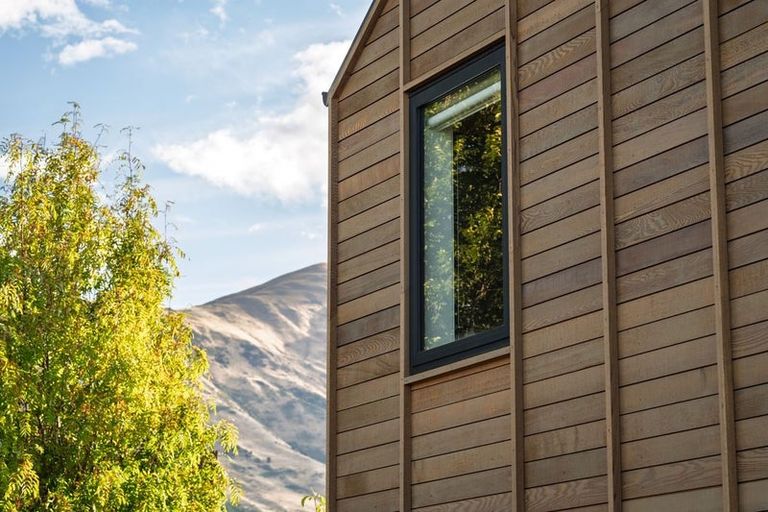 Photo of property in 16 Mccaw Mews, Wanaka, 9305