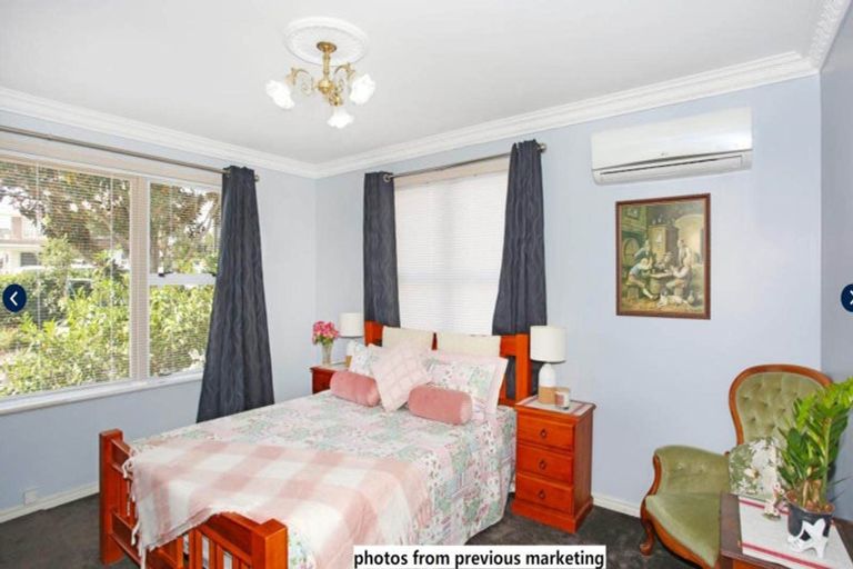 Photo of property in 3 Hillary Heights Avenue, Glendene, Auckland, 0602
