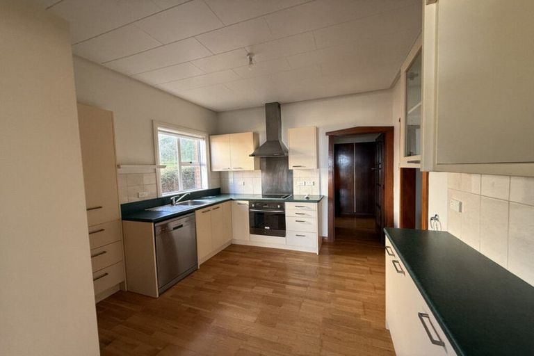 Photo of property in 26 Seaview Terrace, Kew, Dunedin, 9012