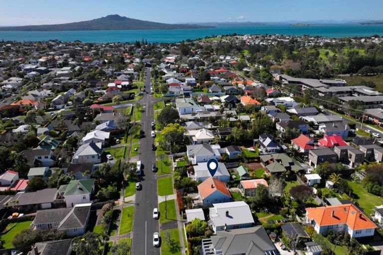 Photo of property in 33 Aramoana Avenue, Devonport, Auckland, 0624