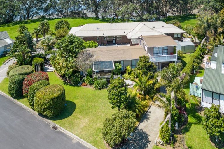 Photo of property in 225 Moana Anu Anu Avenue, Whangamata, 3620