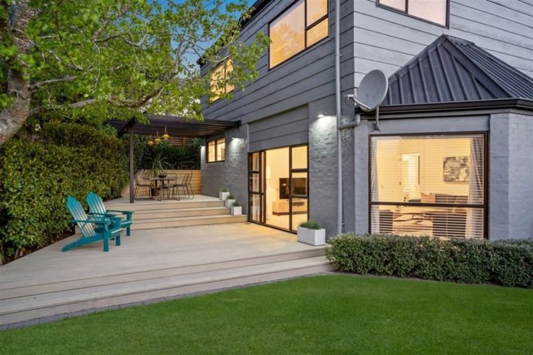 Photo of property in 1/16 Manutara Avenue, Forrest Hill, Auckland, 0620